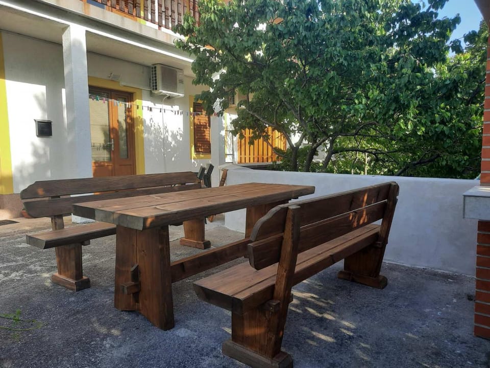 Toilet, Patio, Garden, Balcony/Terrace, Seating area