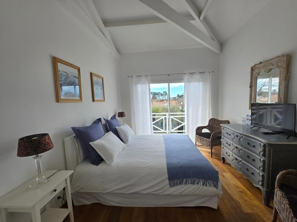 La Maison Blanche Bed and Breakfast in Andernos-les-Bains