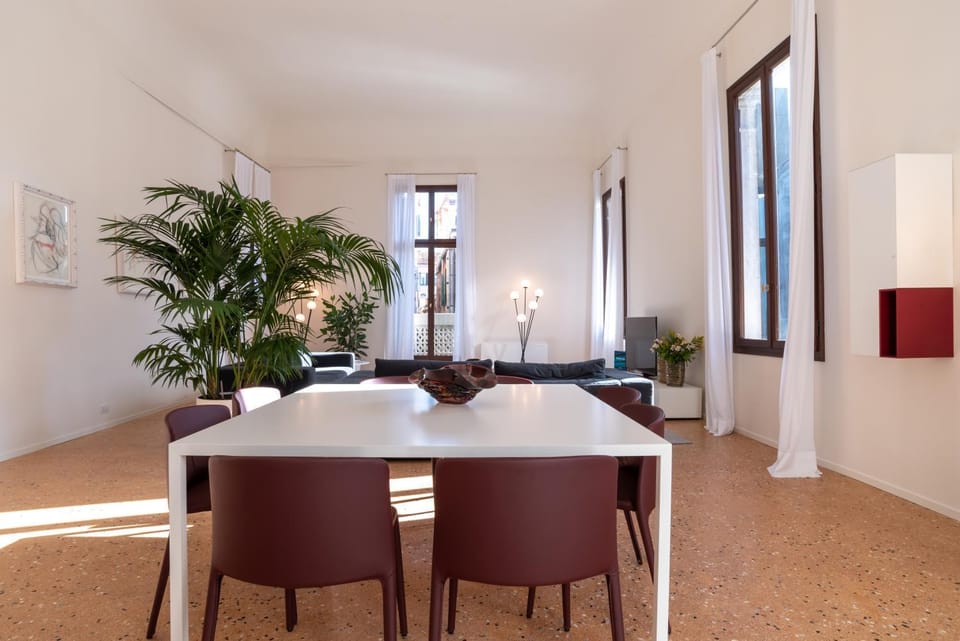 Living room, Photo of the whole room
