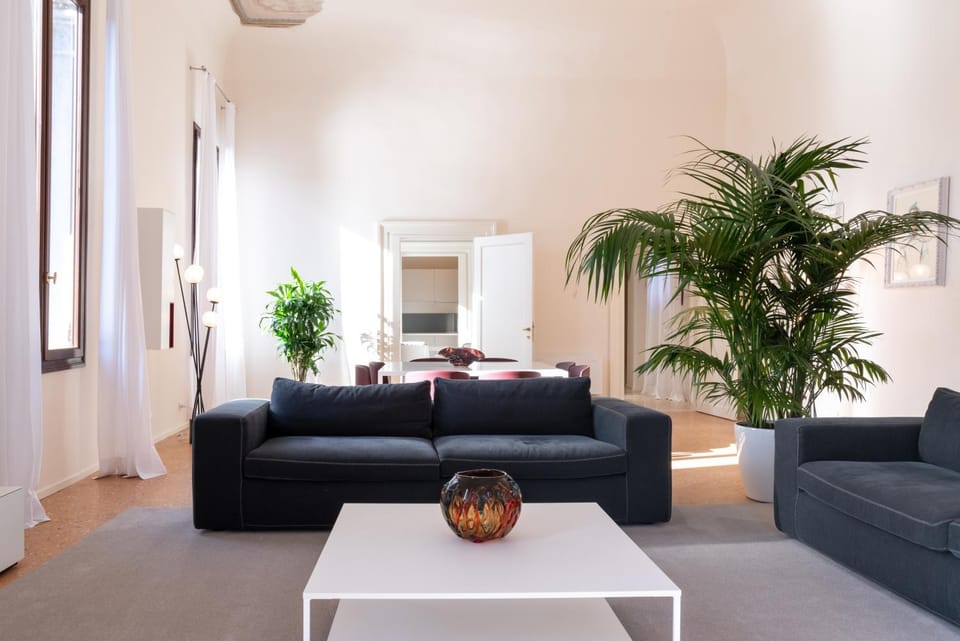 Living room, Photo of the whole room
