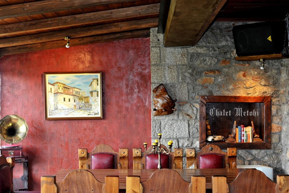 Restaurant/places to eat, Lounge or bar