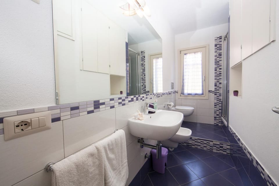 Bathroom, Family