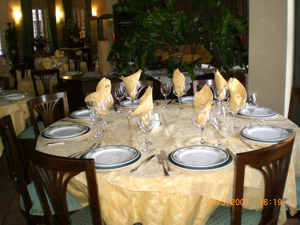 Restaurant/places to eat, Restaurant/places to eat