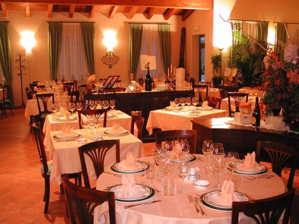 Restaurant/places to eat, Restaurant/places to eat