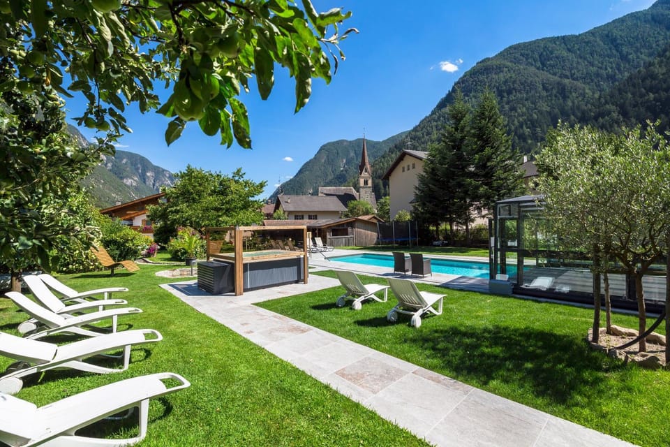 Summer, Garden, Garden view, Pool view, Swimming pool, Swimming pool, sunbed