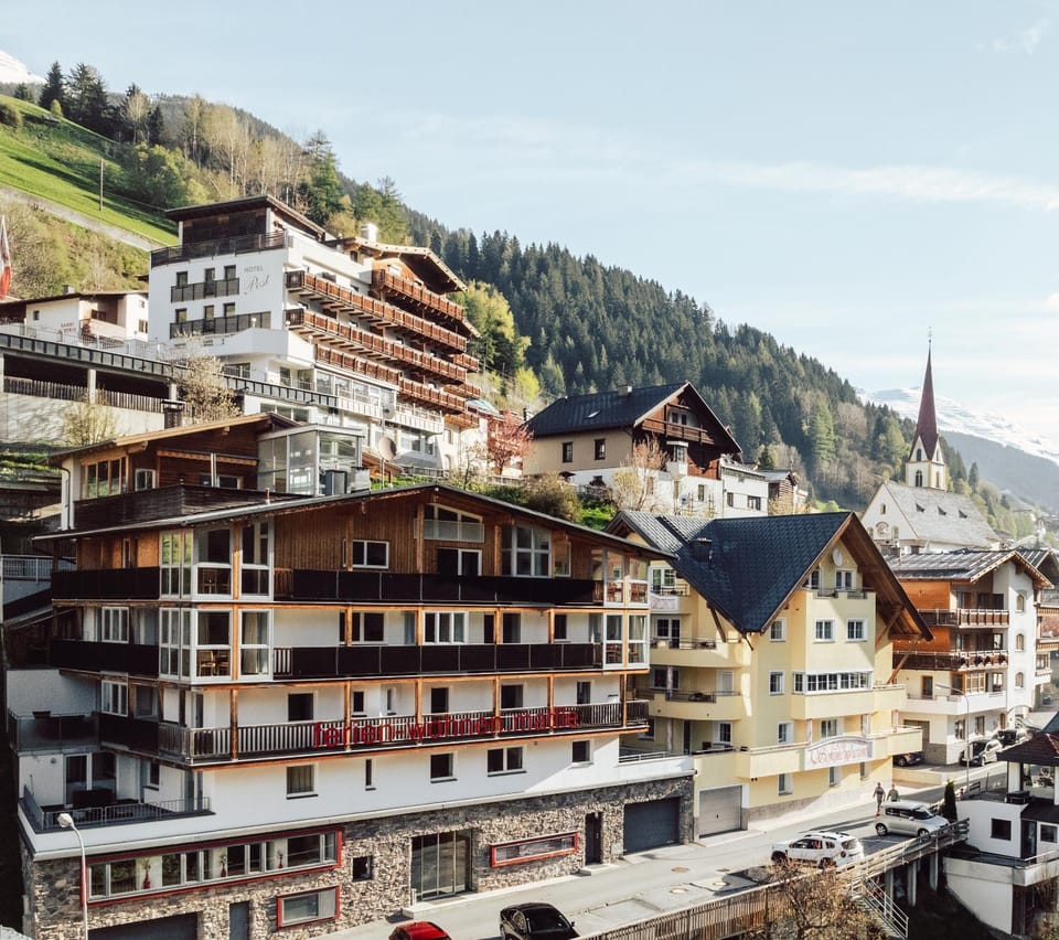 Neighbourhood, Natural landscape, Other, Location