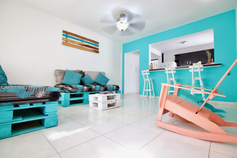 Communal lounge/ TV room, Kitchen or kitchenette, Living room, Lounge or bar, Other, Photo of the whole room, Decorative detail, Seating area