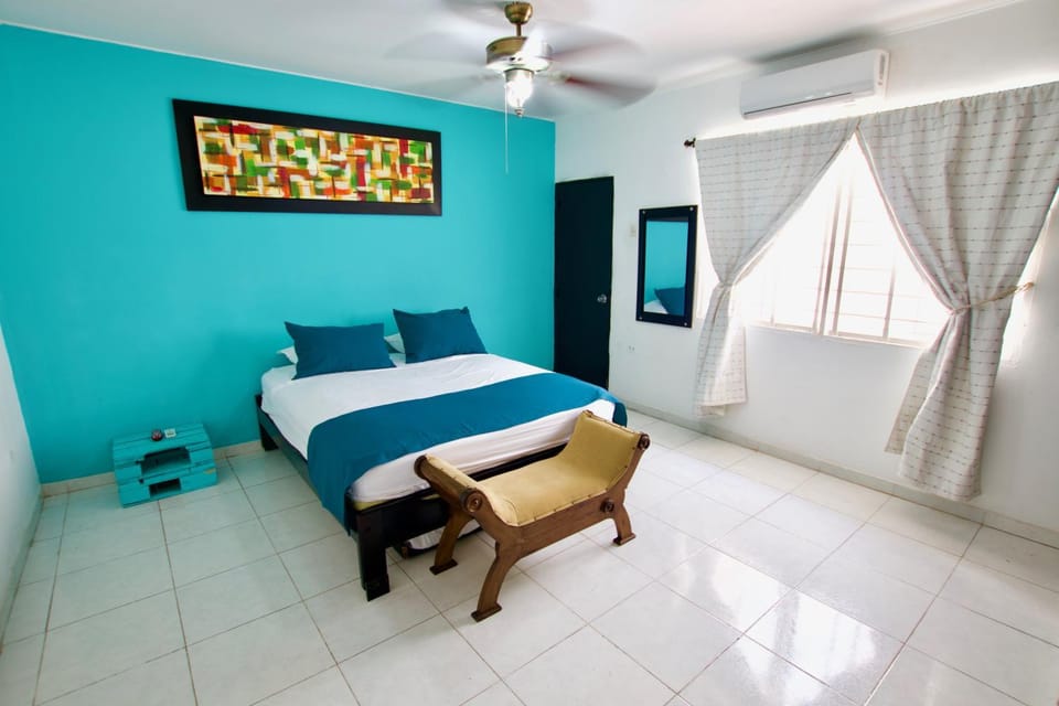 Staff, Bed, People, Other, Other, Photo of the whole room, Decorative detail, Decorative detail, Bedroom, On site, Family