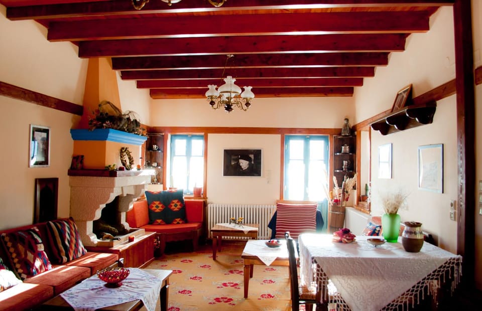 Communal lounge/ TV room