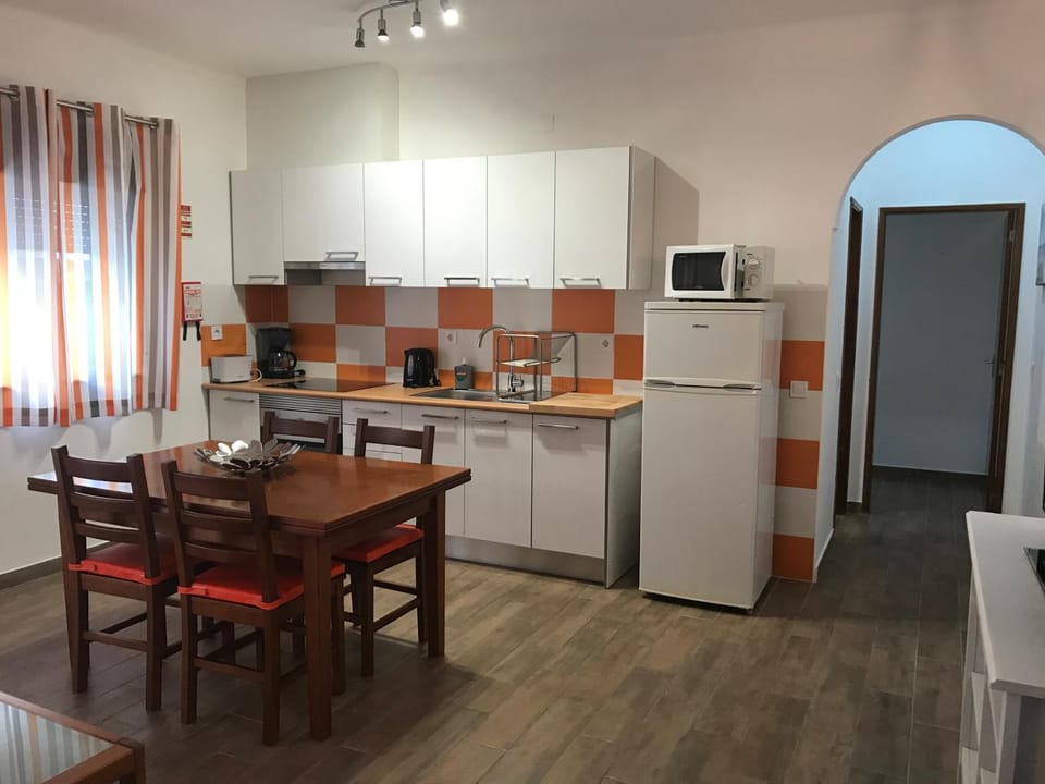 Zesty Orange by ITHOUSE Apartment in Guia