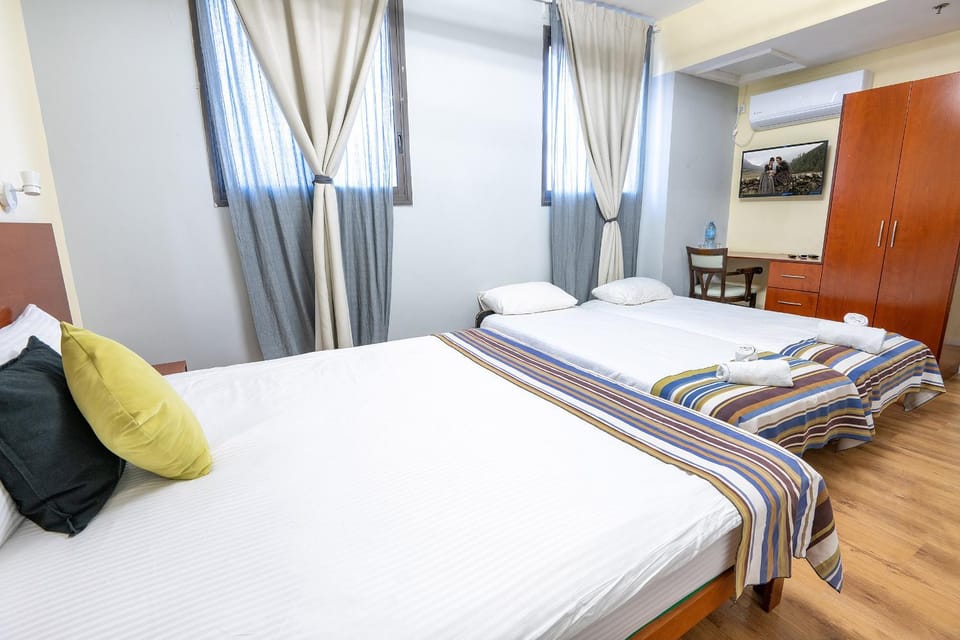 Bed, TV and multimedia, Photo of the whole room, Bedroom, towels, wardrobe