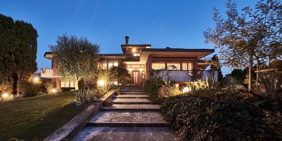 Facade/entrance, Night, Garden