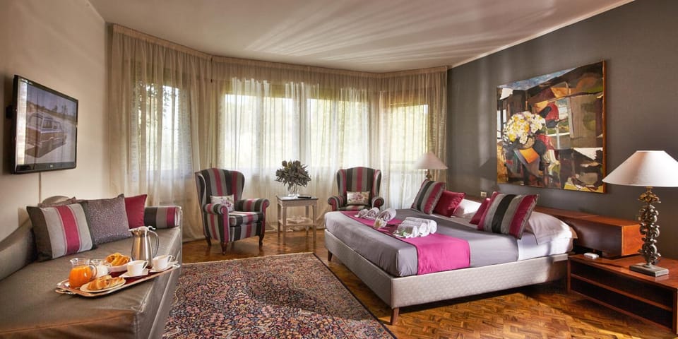 TV and multimedia, Photo of the whole room, Bedroom