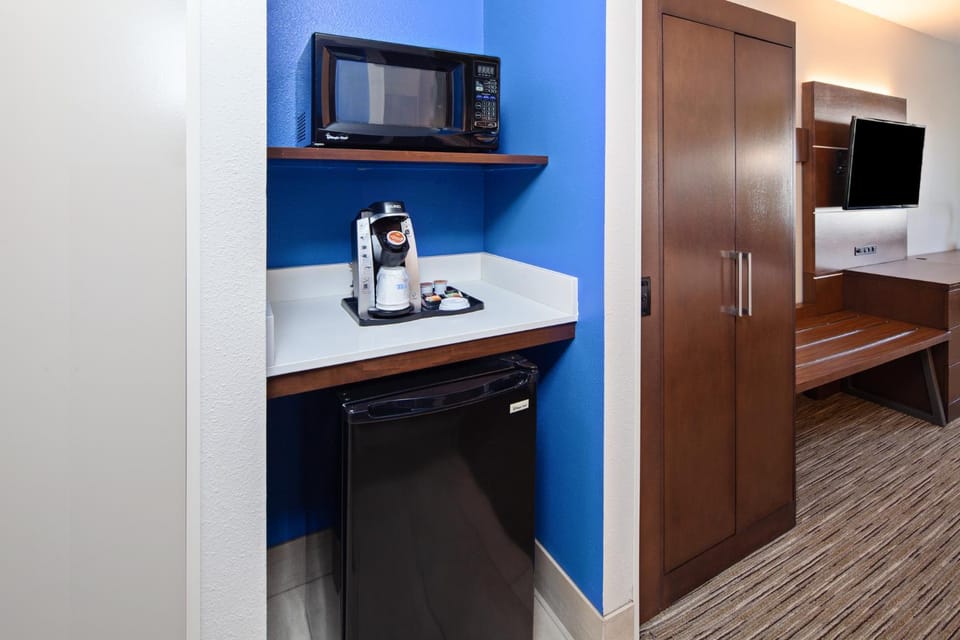 Coffee/tea facilities, View (from property/room)