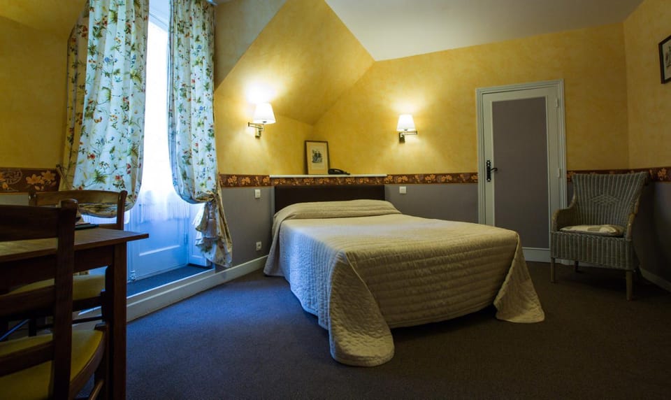 Day, Photo of the whole room, Bedroom