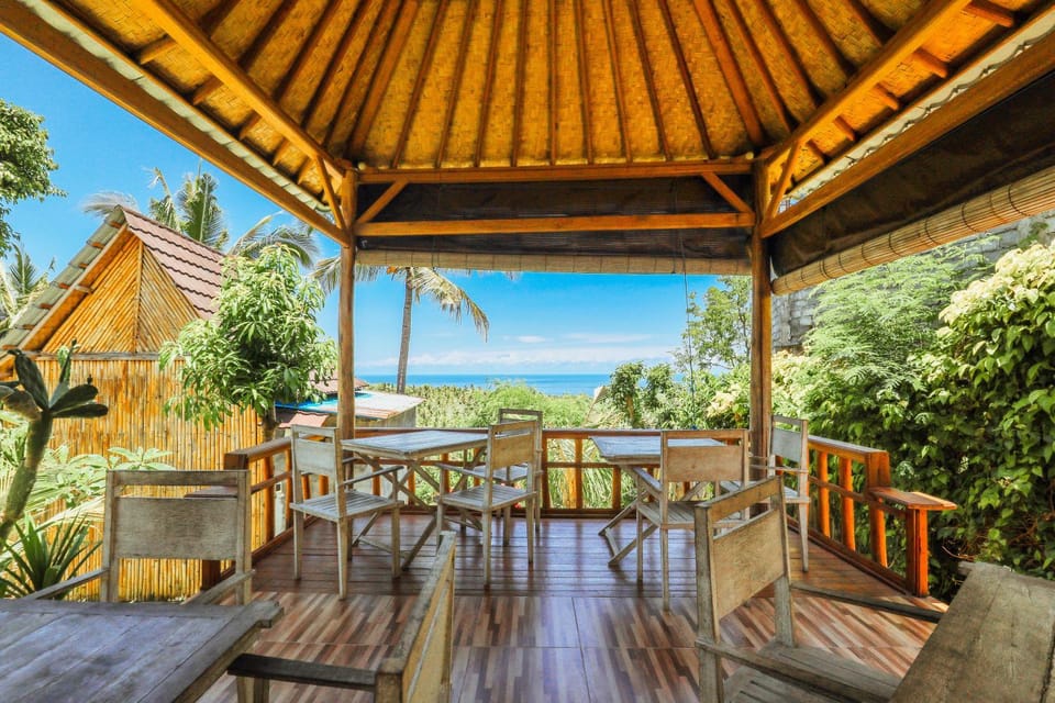 Property building, Restaurant/places to eat, Day, Sea view