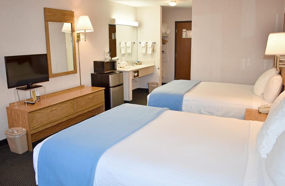 Americas Best Value Inn & Suites - Tahquamenon Country Hotel in Michigan