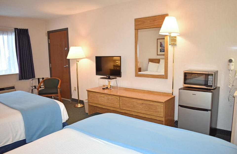 Americas Best Value Inn & Suites - Tahquamenon Country Hotel in Michigan