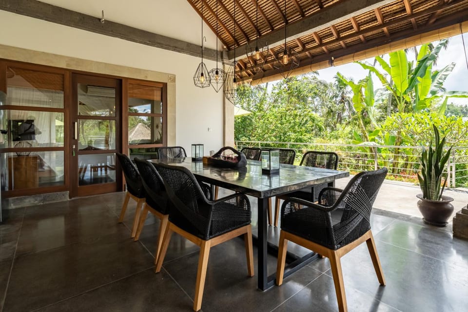 Garden, View (from property/room), Seating area, Dining area, Garden view