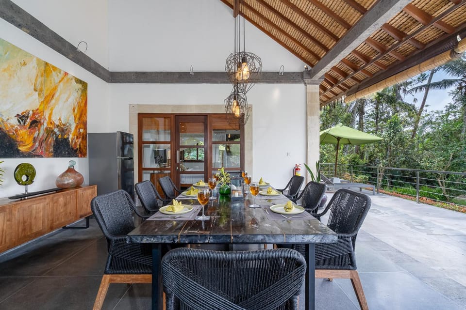 Property building, View (from property/room), Dining area, Garden view