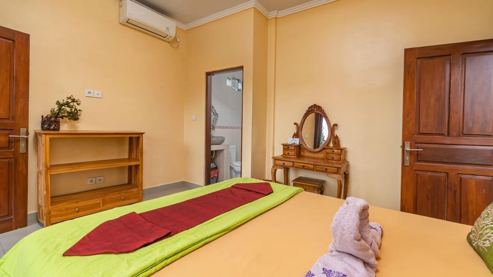 Bed, Photo of the whole room, Bedroom, towels, wardrobe