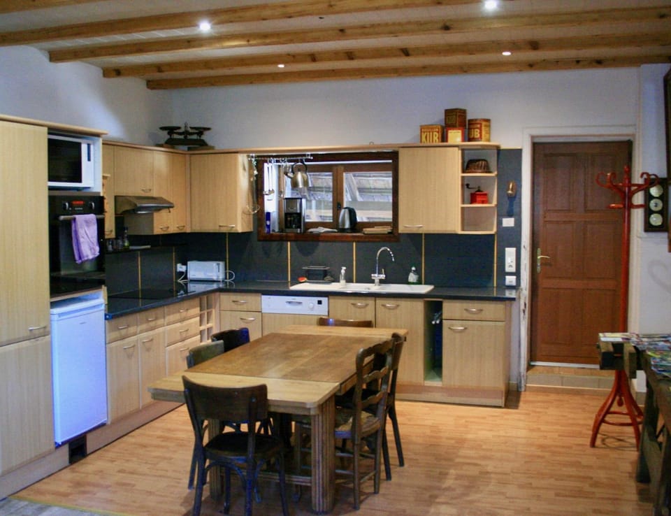 Coffee/tea facilities, Dining area, dishwasher, minibar, pet friendly, stove