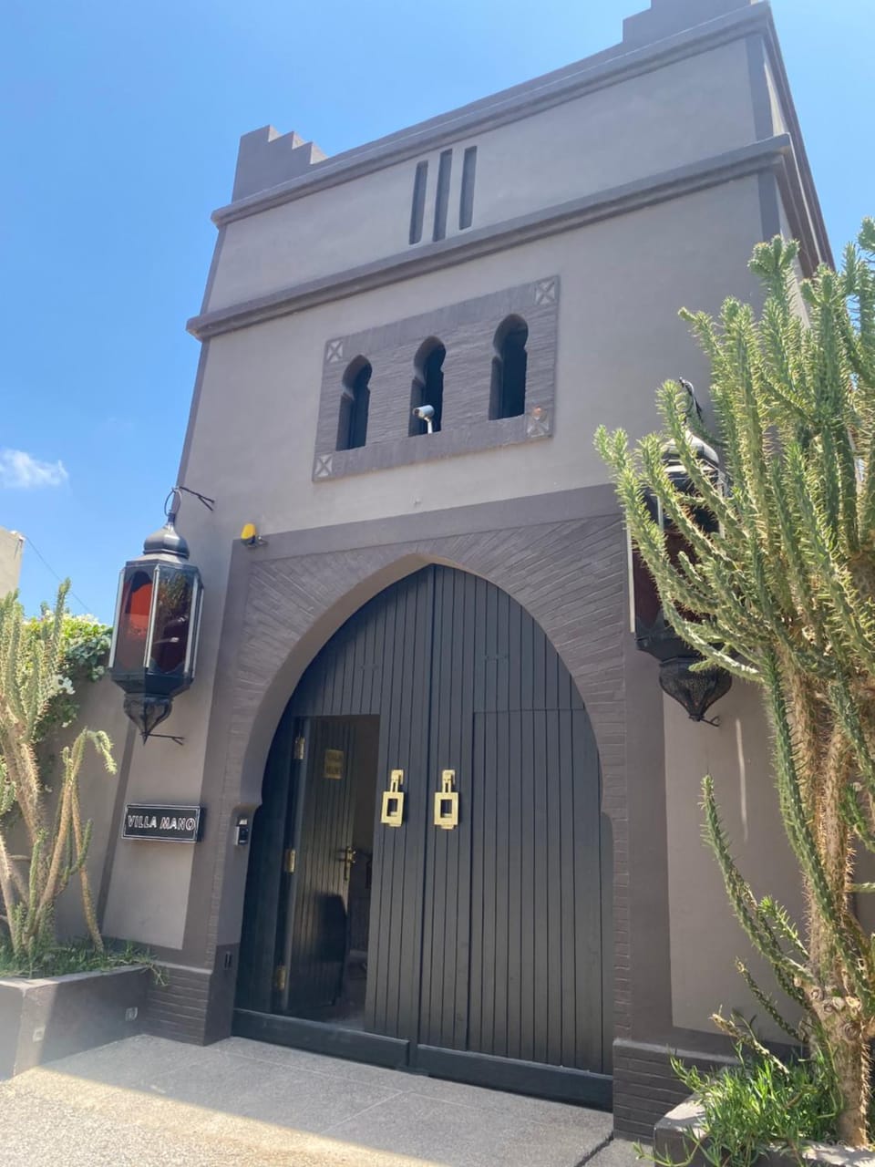Facade/entrance