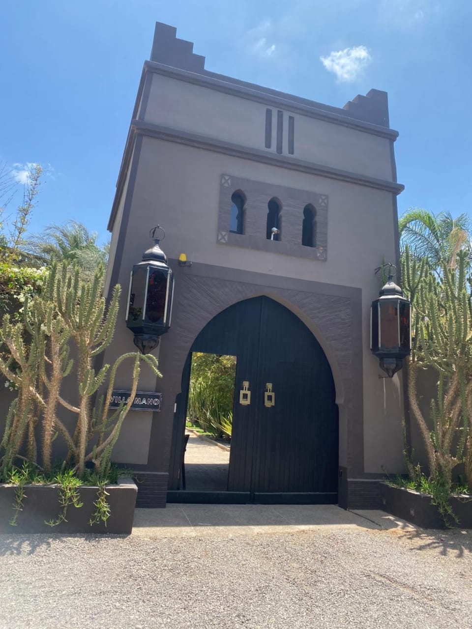 Facade/entrance, Landmark view