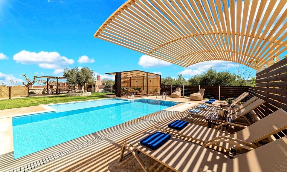 Patio, Day, Pool view, Swimming pool, sunbed