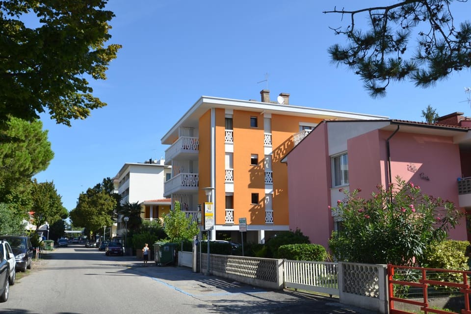 Property building, Facade/entrance, Neighbourhood