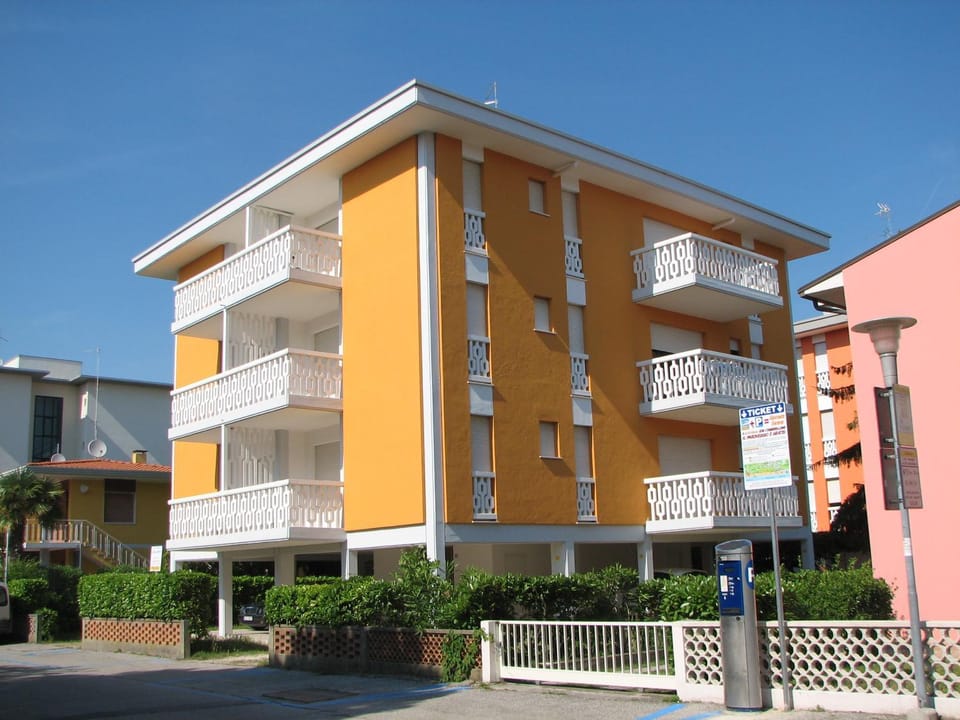 Property building, Facade/entrance, Neighbourhood