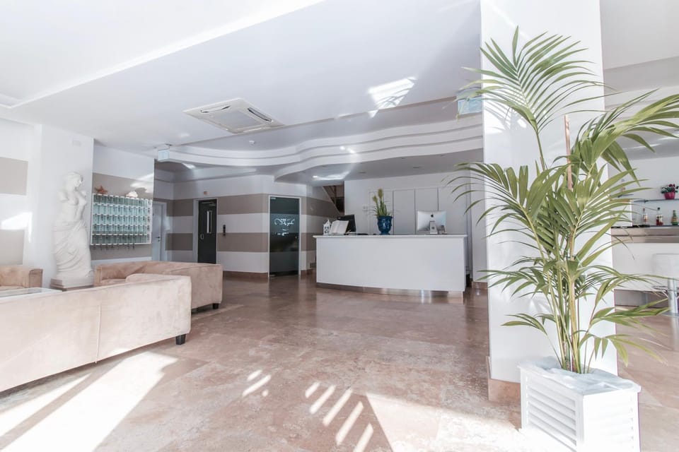 Living room, Lobby or reception, Lounge or bar, Seating area, air conditioner