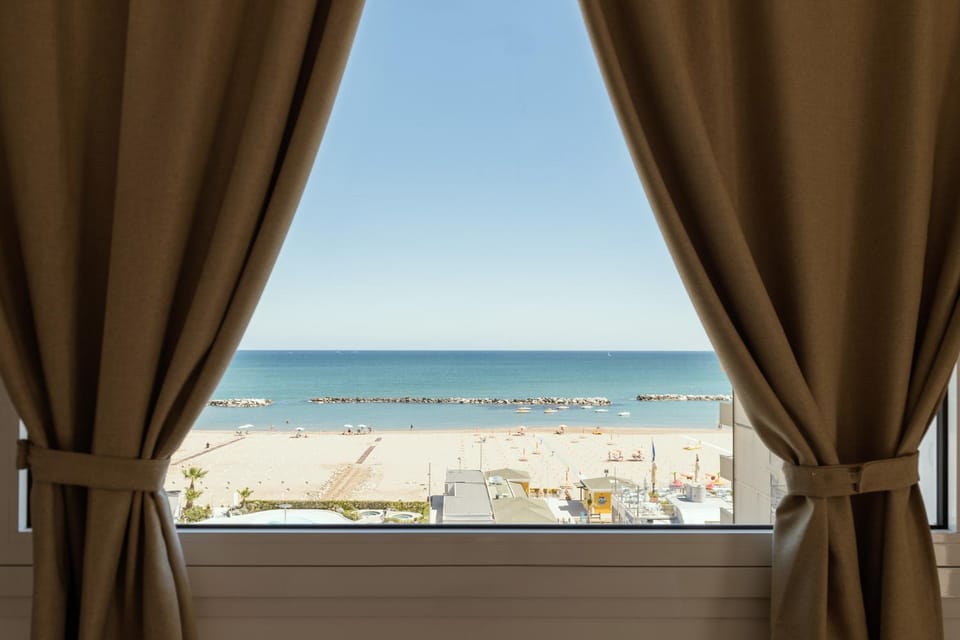 Natural landscape, View (from property/room), Balcony/Terrace, Beach, Sea view