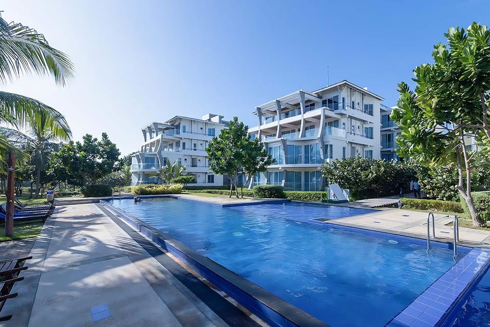 Property building, Spring, Day, Natural landscape, Garden, Beach, Garden view, Pool view, Sea view, Swimming pool, sunbed