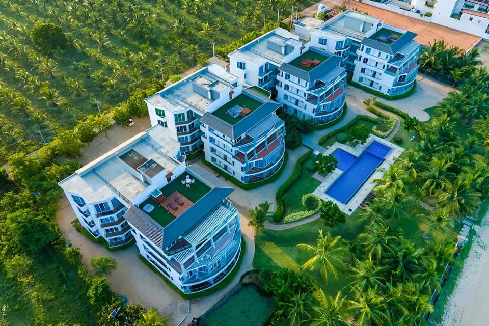 Property building, Day, Natural landscape, Bird's eye view, Garden, Beach, Garden view, Sea view, Swimming pool