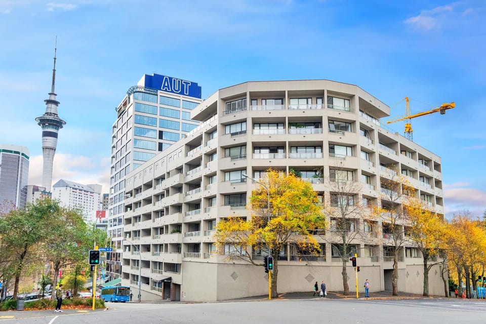 Property building, Facade/entrance