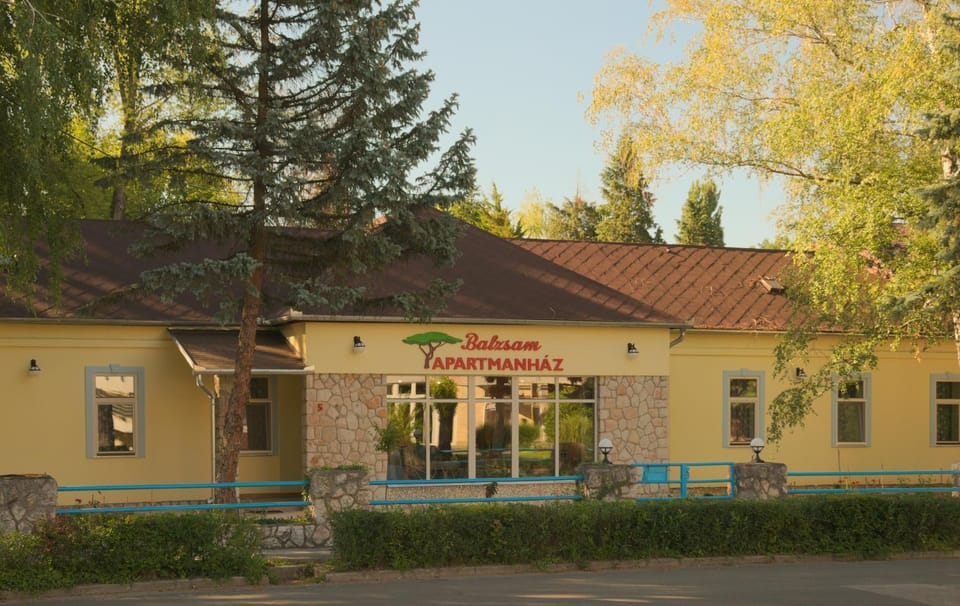 Property building, Facade/entrance