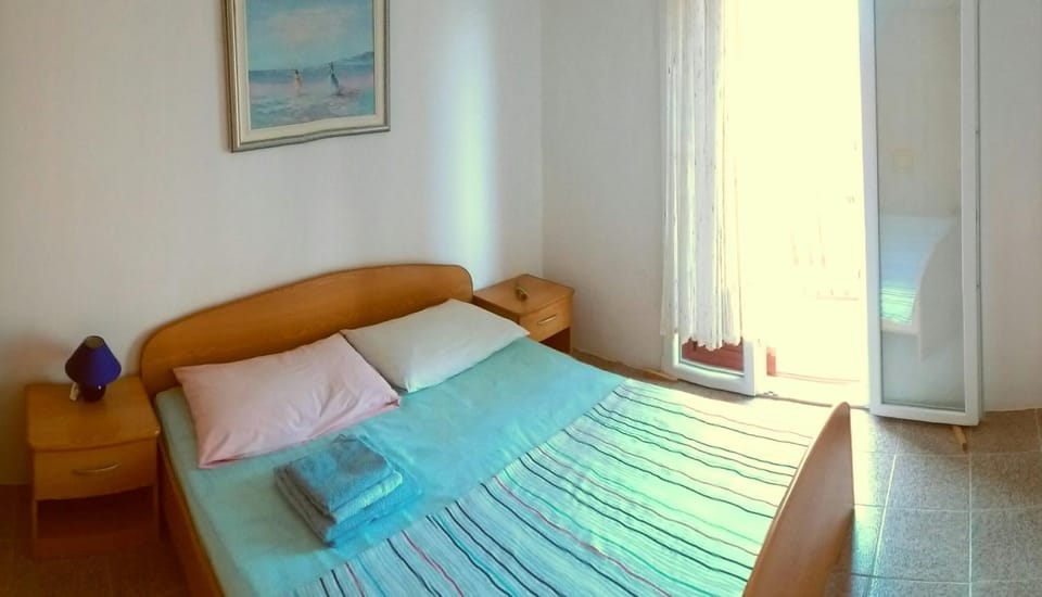 Bed, Bedroom, Sea view