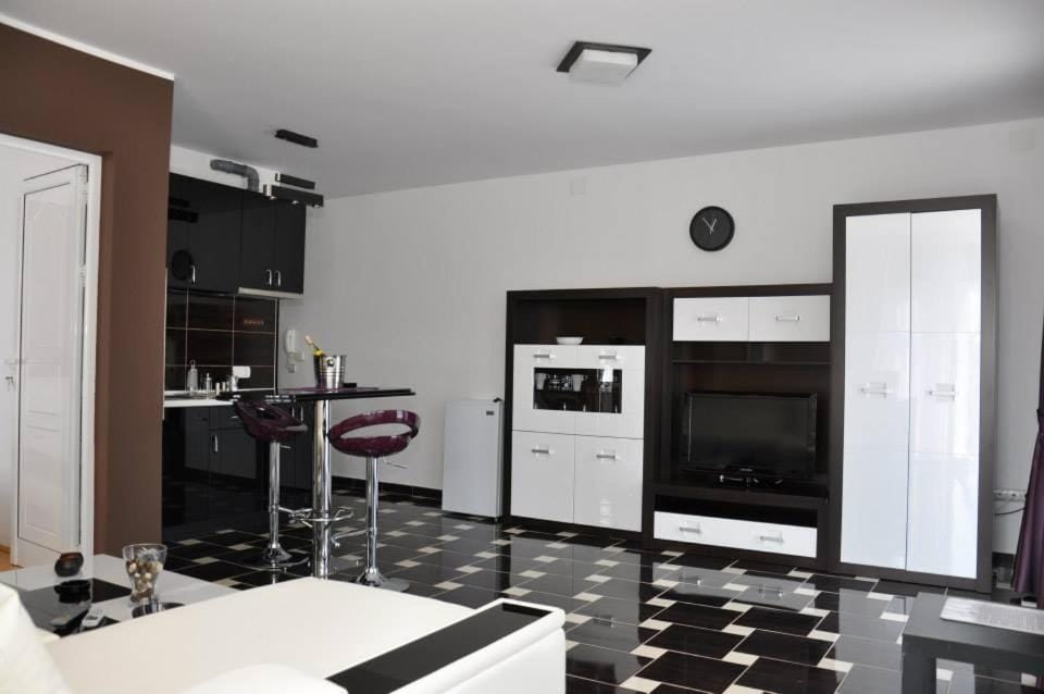 Kitchen or kitchenette, Living room, Dining area