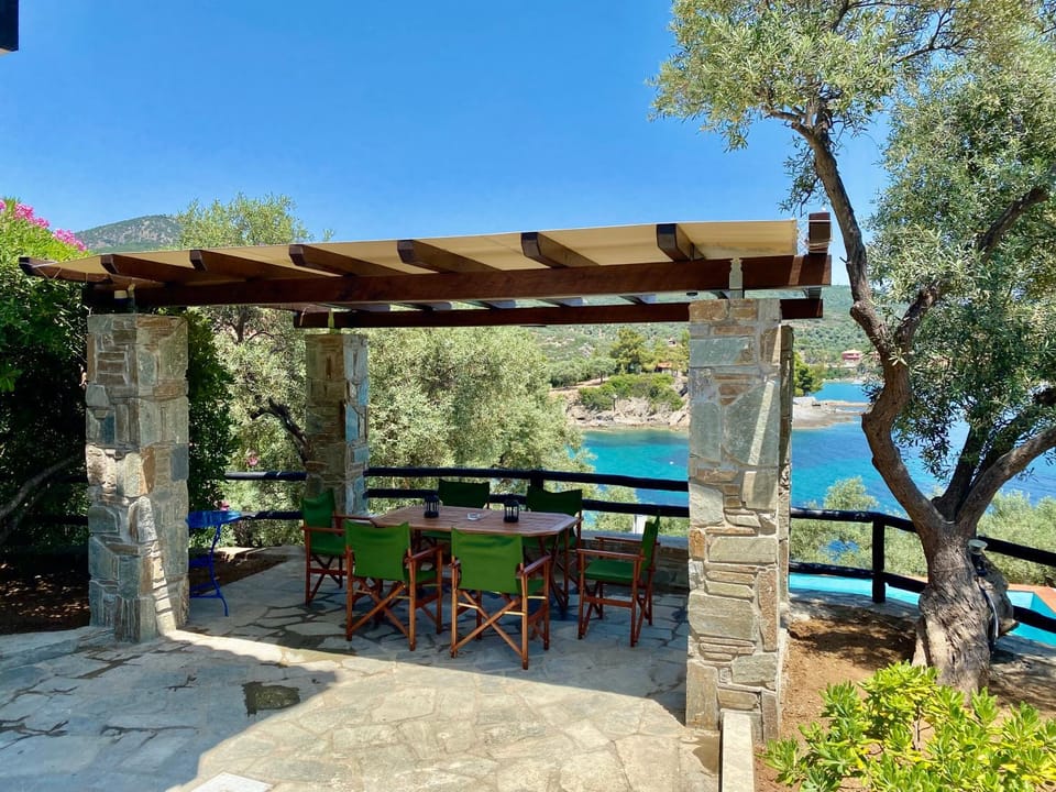 Day, View (from property/room), Balcony/Terrace, Dining area, Garden view