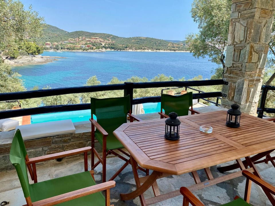 Patio, View (from property/room), Balcony/Terrace, Dining area, Sea view