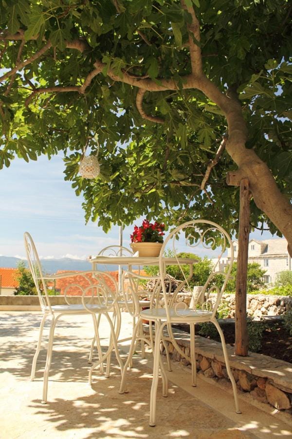 Day, Natural landscape, View (from property/room), Balcony/Terrace, Dining area, Garden view, Sea view