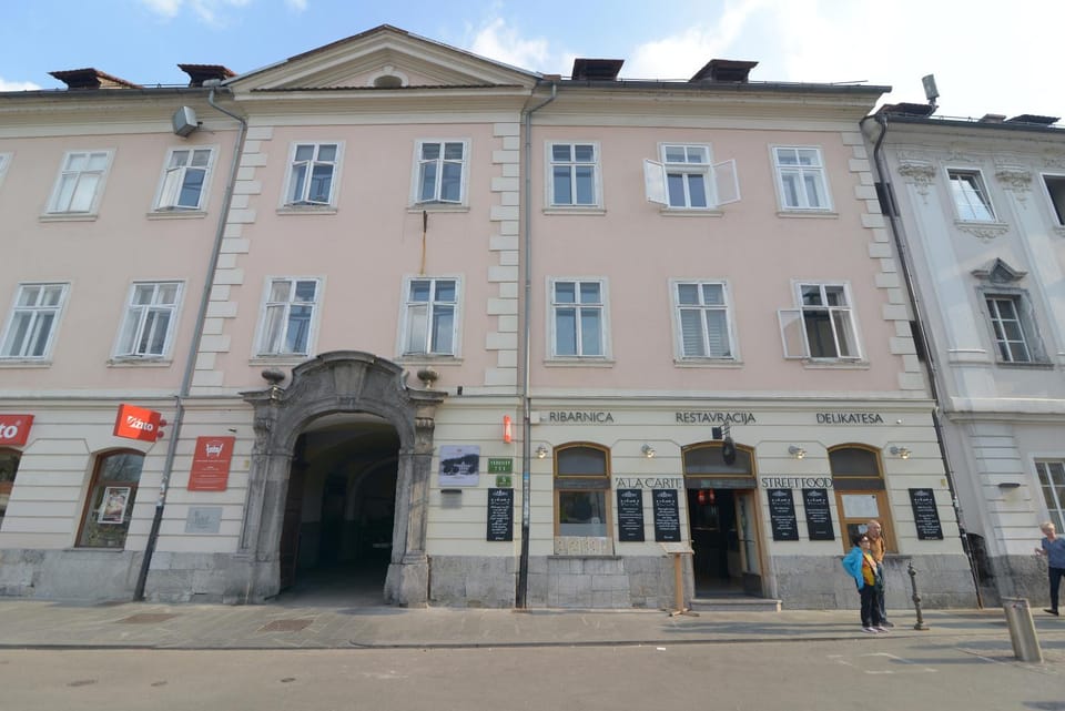 Property building, Facade/entrance, Buffet breakfast