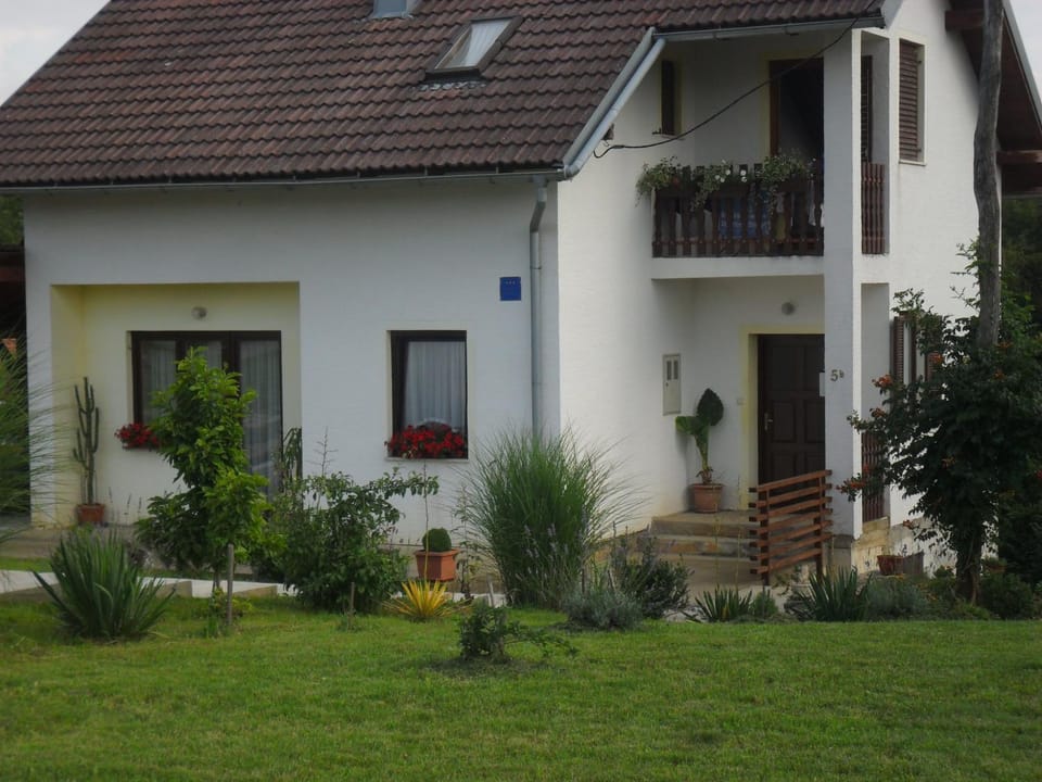 Studio Apartment Ivona & Tin Apartment in Lika-Senj County
