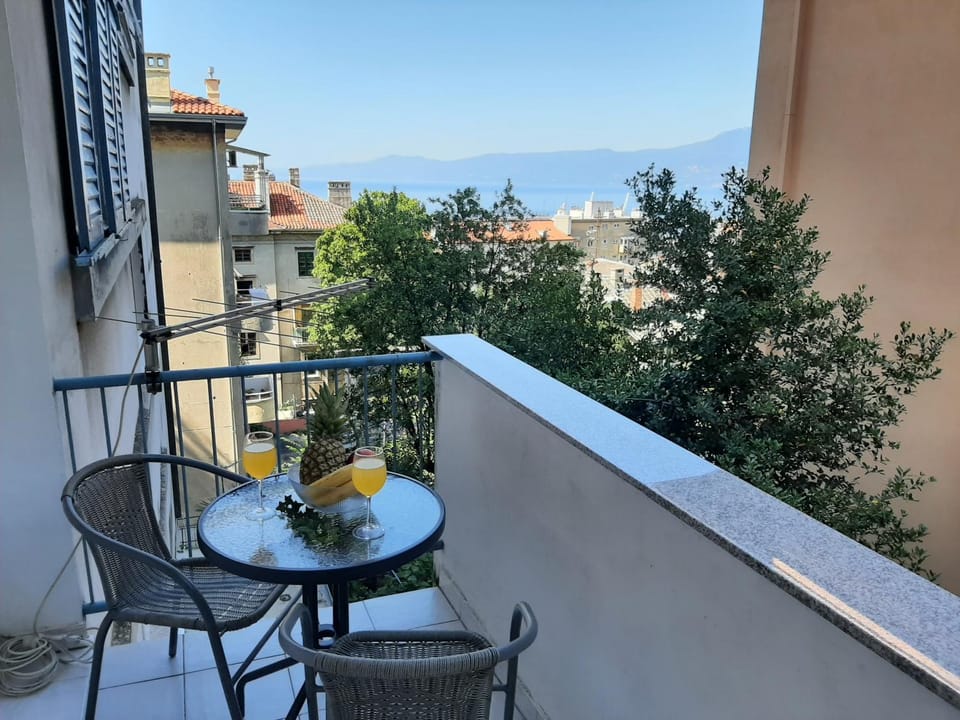 View (from property/room), Balcony/Terrace, Sea view