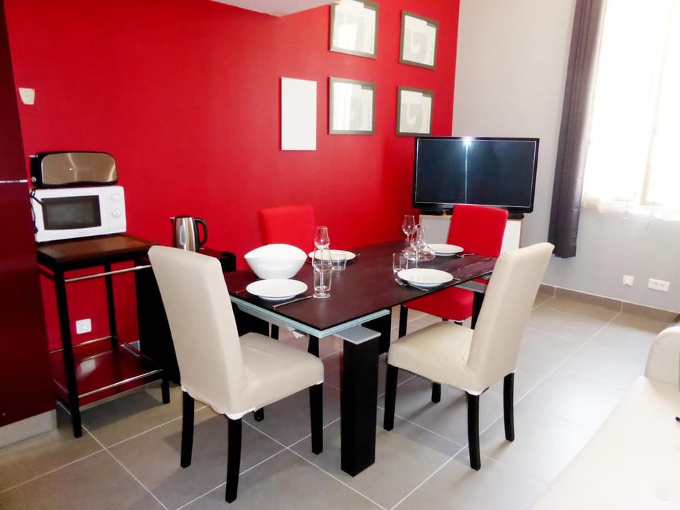 Communal lounge/ TV room, TV and multimedia, Dining area