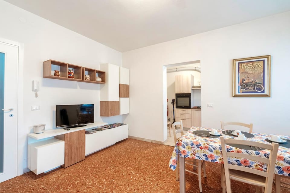 TV and multimedia, Dining area