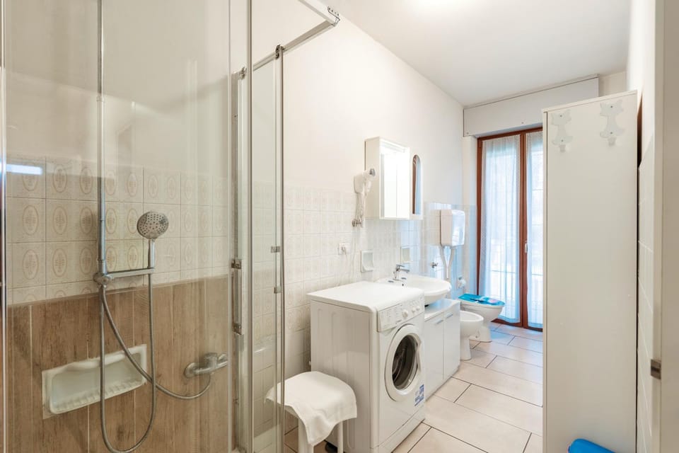Shower, Toilet, Bathroom, washing machine