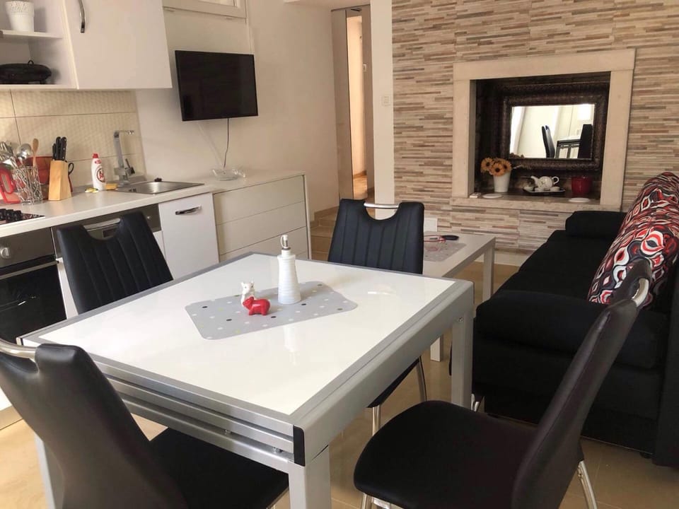 TV and multimedia, Living room, Dining area