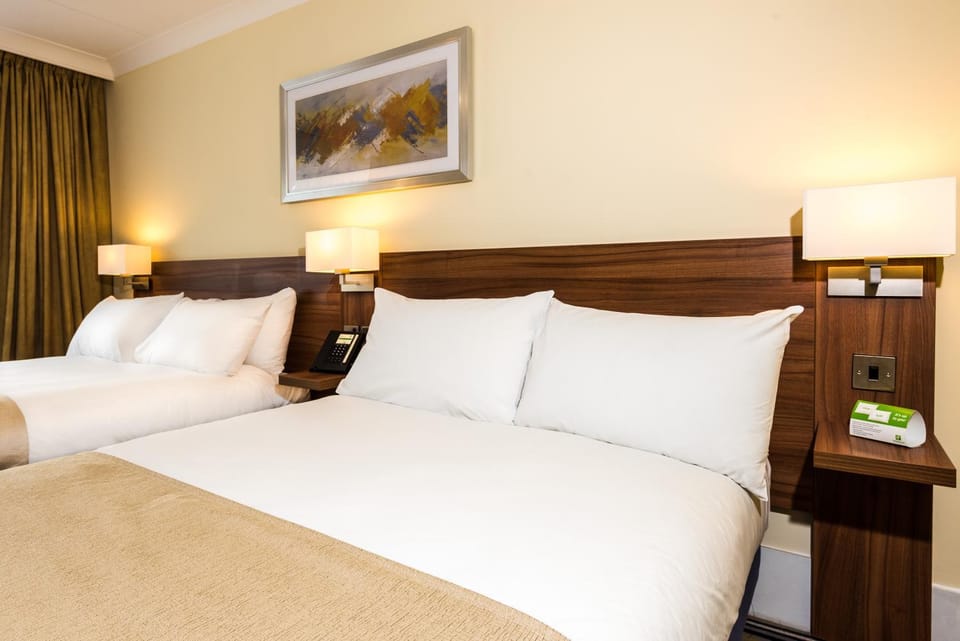 Bed, Bedroom, children, children, young children, young children, older children, older children, Family, Family